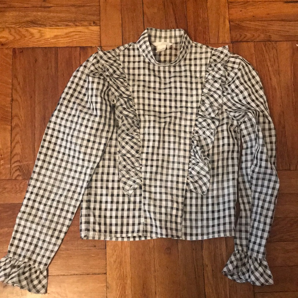 Ruffle buttoned blouse